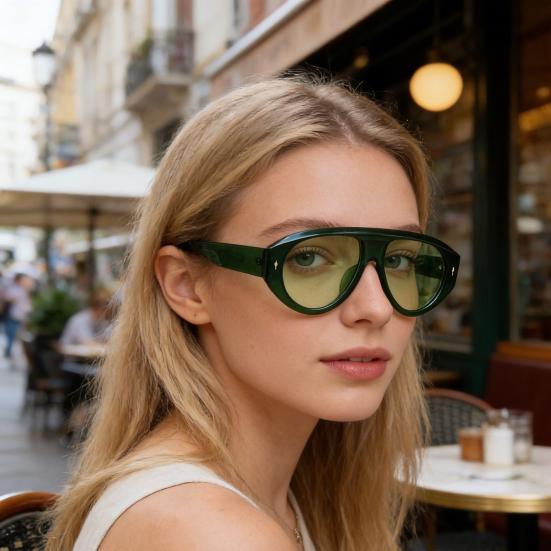 Oversized Pilot Sunglasses for Women Design Sun Glasses Classic Retro UV400 Protection Lenses Lightweight Fashion Accessory