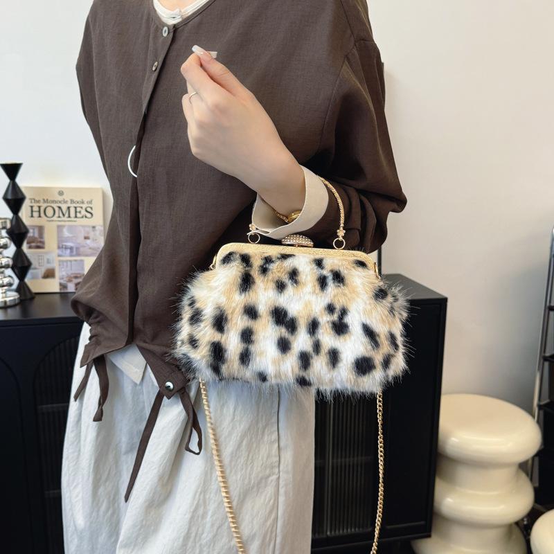 2025 autumn and winter new fashion Mao Mao chain bag, shoulder messenger bag, women's bag, support a large number of mixed batches
