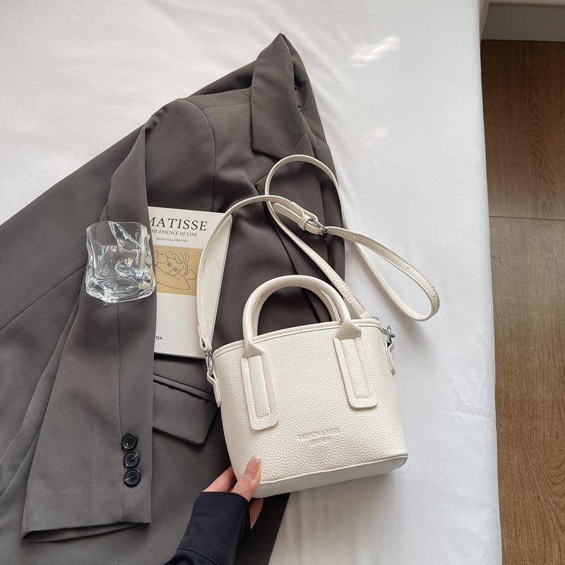 Autumn and winter new small bag women's premium texture portable bucket bag versatile retro commuter messenger bag