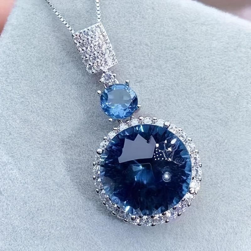Silver Plating Plated, 6-carat Stunning Green Synthetic Pendant Necklace - VVS Clarity, Fashionable and Avant-garde Men's