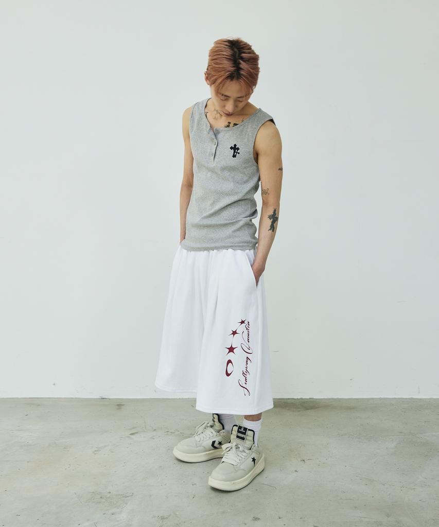 SCALLYWAG [Ryu Jeong-Ran × Skelly Wung] Side Familia Bermuda Training Shorts [White]
