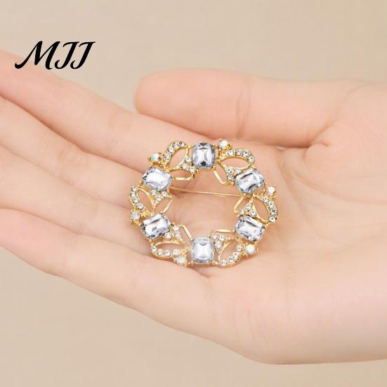 Elegant Shirt Pin Women Rhinestone Hollow Wreath Brooch, Dainty Decorative Badge Sturdy Metal Brooch Pin, Sweater Cardigan Coat Dress Jewelry