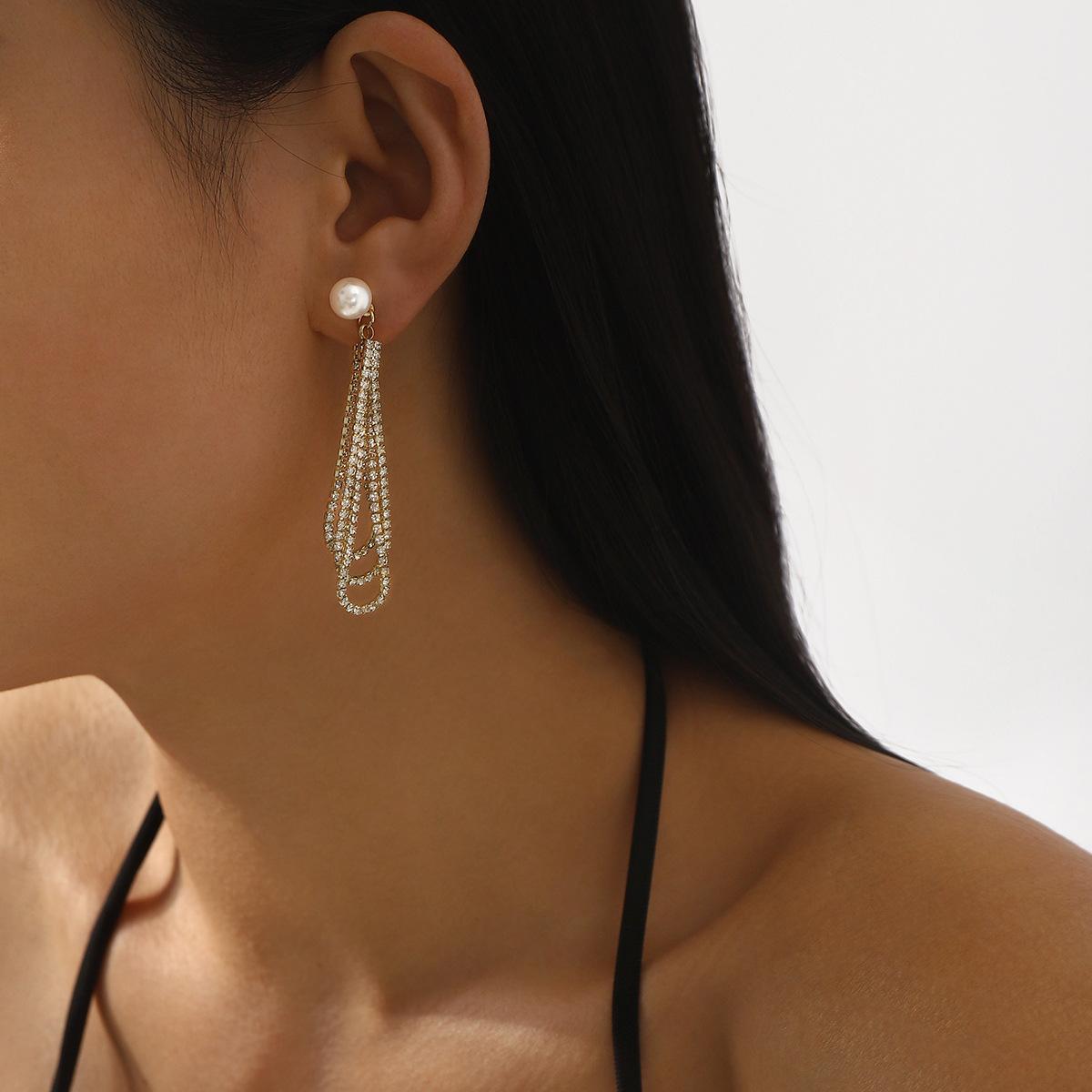 

Модные серьги-подвески для женщин золотой