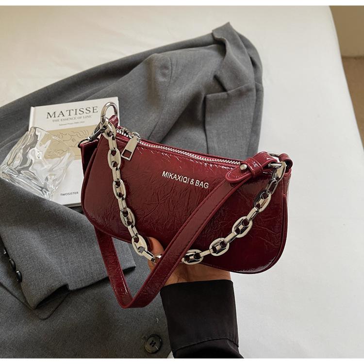 

2025 new bag women s summer high-end niche design shoulder underarm bag fashion versatile messenger commuter bag