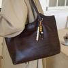 Retro bag women's large-capacity autumn new simple shoulder bag high-value texture commuter tote bag