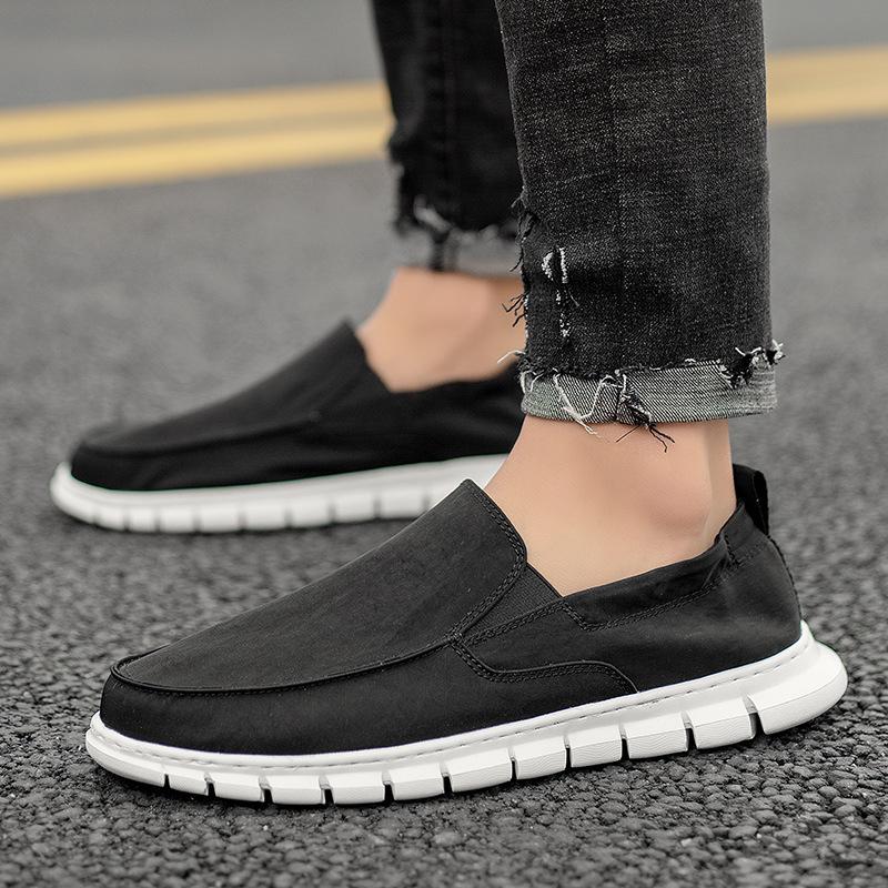 2025 new lightweight shock-absorbing large-size loafers men's versatile foot set and one pedal casual men's shoes trend