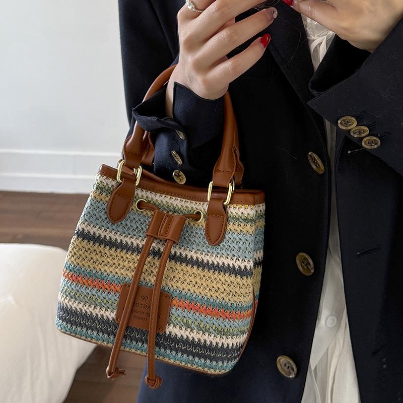 2026 Borsa a Secchiello Intrecciata Arcobaleno Creativa da Donna Carina Ultima Borsa a Tracolla Patchwork Stile Coreano Borse da Lavoro a Spalla