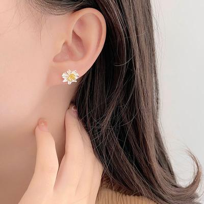 Kontrastní barevné květinové náušnice Niche Temperament Sedmikráskové náušnice Lehký luxus High-end design Nový styl