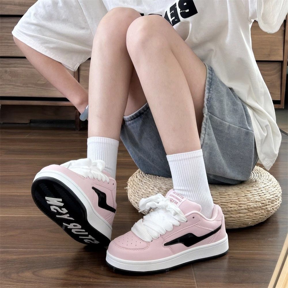 Korean version of student leisure niche design board shoes tide 2024 new Harajuku port style flat bottom street shooting sports shoes women