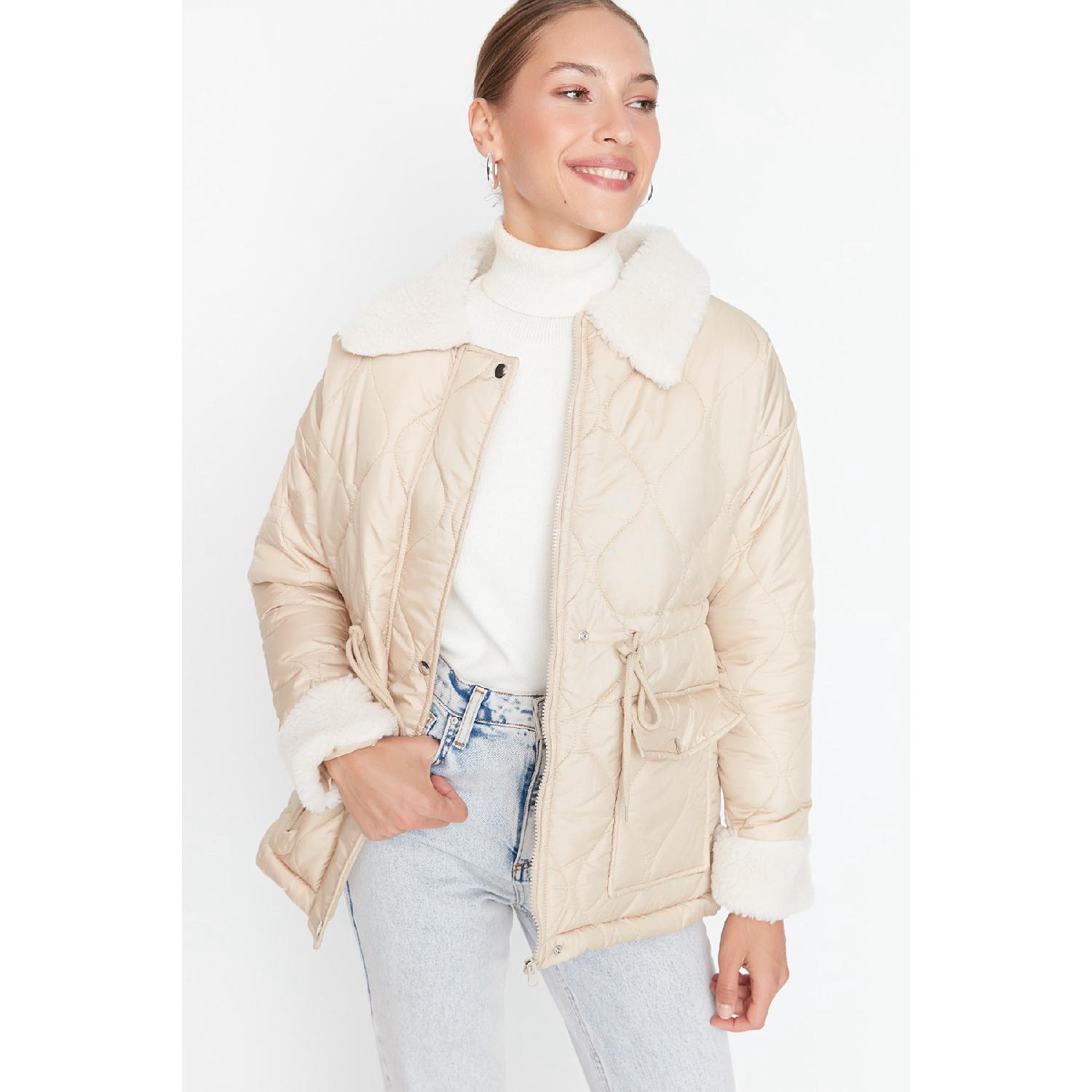 

Бежевый стеганый пуховик оверсайз с водоотталкивающей пропиткой и меховой отделкой на воротнике и рукавах Twoaw22mo0204