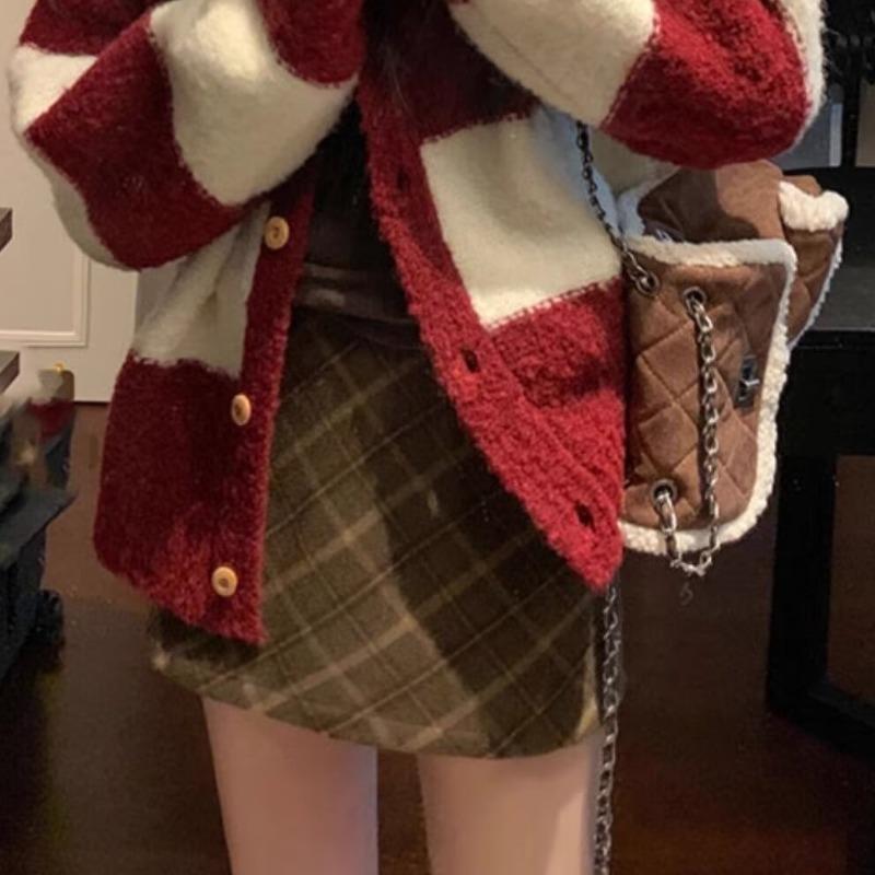 

2024 A/W Retro Woolen Plaid Mini Skirt: High Waist Slim Fit for Petite Women XS