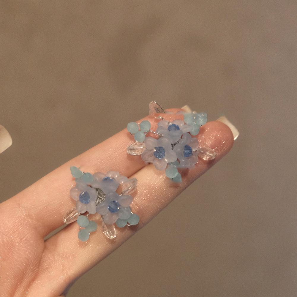 Glass bead flower stud earrings niche design summer small fresh earrings light luxury high sense fashion earrings women