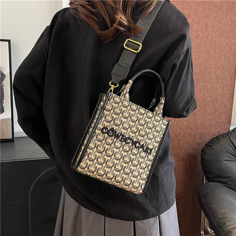 New Fashion Niche Popular Contrasting Color Sheet Music Bag Portable Shoulder Crossbody Trendy Women's Bag