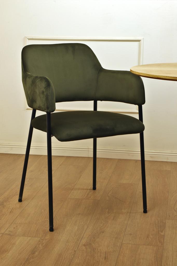Lima Green Velvet Chair With Armrests And Black Legs