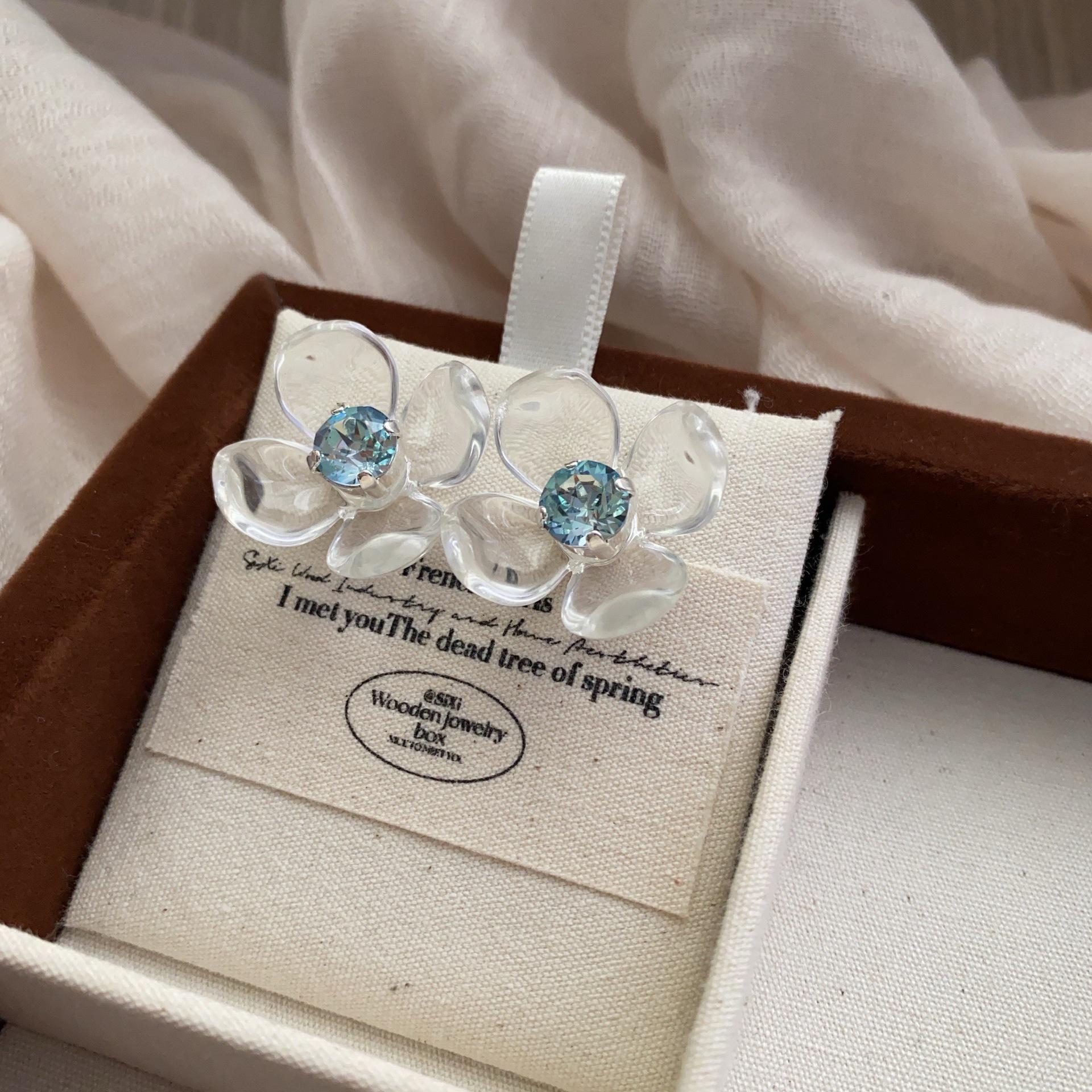 Han Fan cute zircon flower rhinestone earrings fresh fairy fluttering flower sweet stud earrings fashionable commuter earrings
