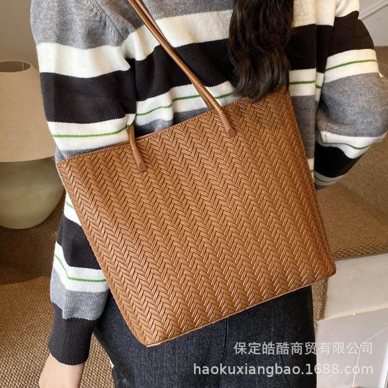 Large-capacity Bag Women's Summer Versatile 2025 New Casual Simple Shoulder Bag Texture Commuter Tote Bag