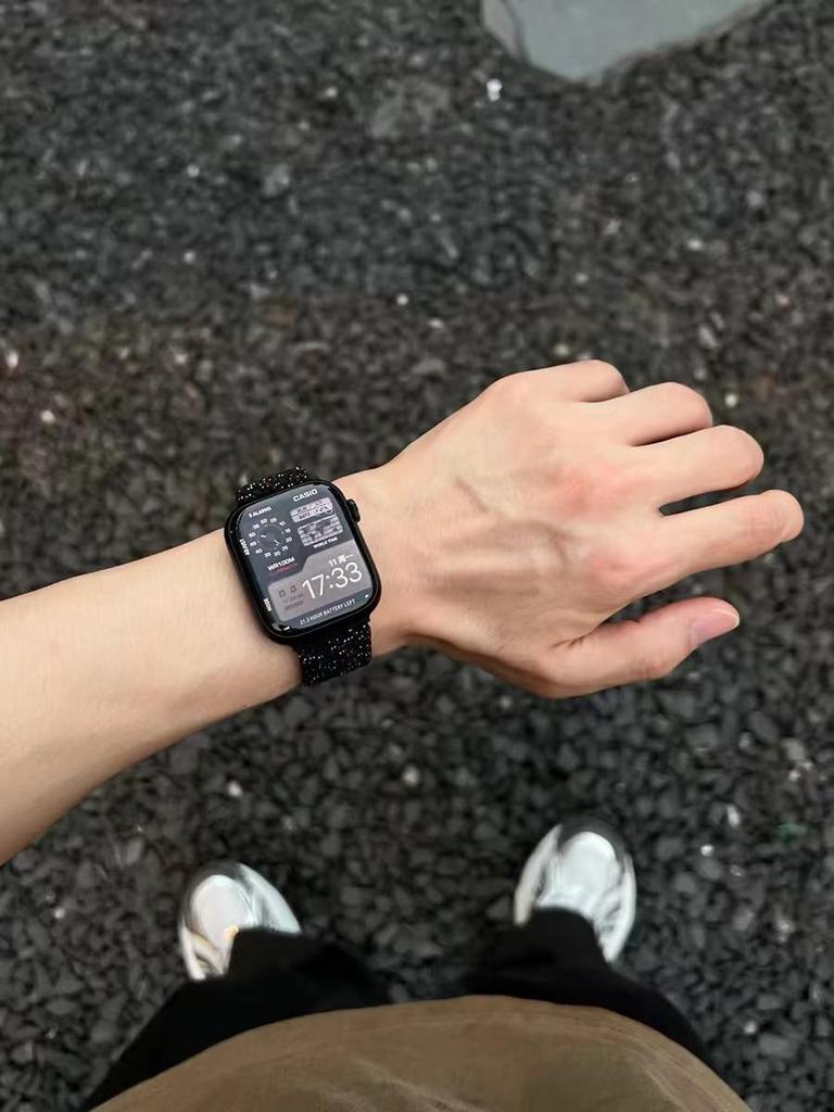 Pletený nylonový magnetický pásek pro Apple Watch (Série 6-10)