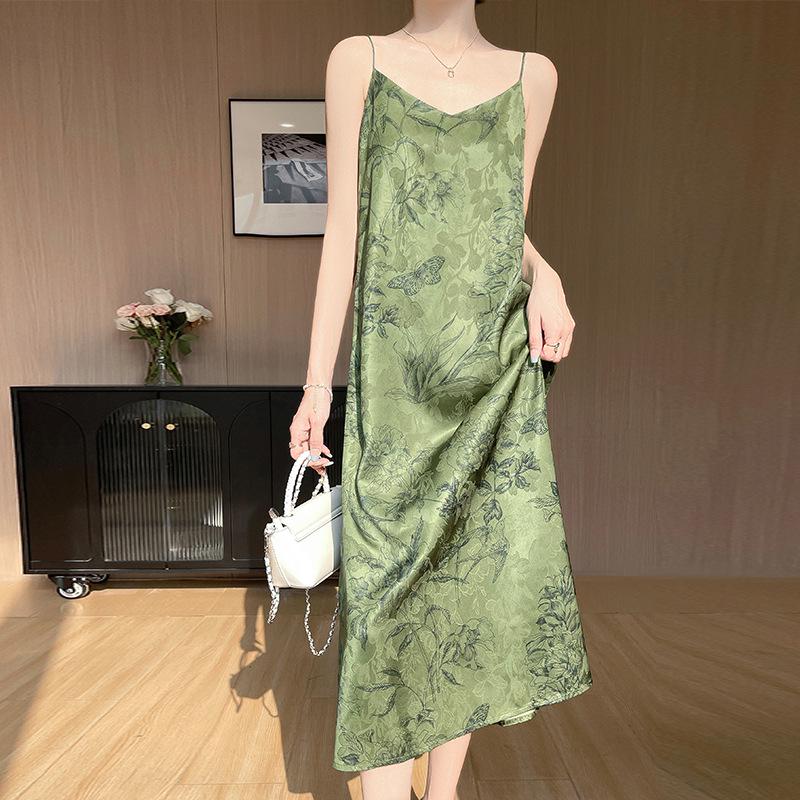

2025 Summer Women s V-Neck Jacquard Xiangyun Yarn Ice Silk Strap Maxi Dress M