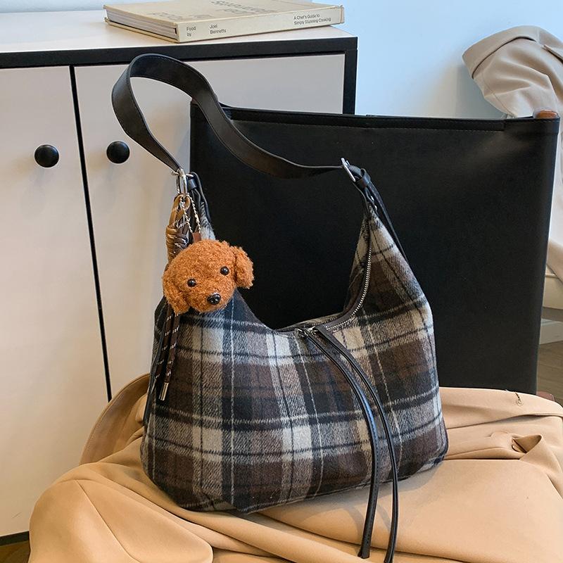 

Large-capacity plaid bag women s autumn and winter new work commuter shoulder bag niche retro messenger bag чёрный