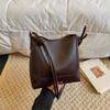 New Fashion Large Capacity Shoulder Bag Women Simple Crossbody Handle Bucket Bag Retro Style Versatile Texture Composite Bag