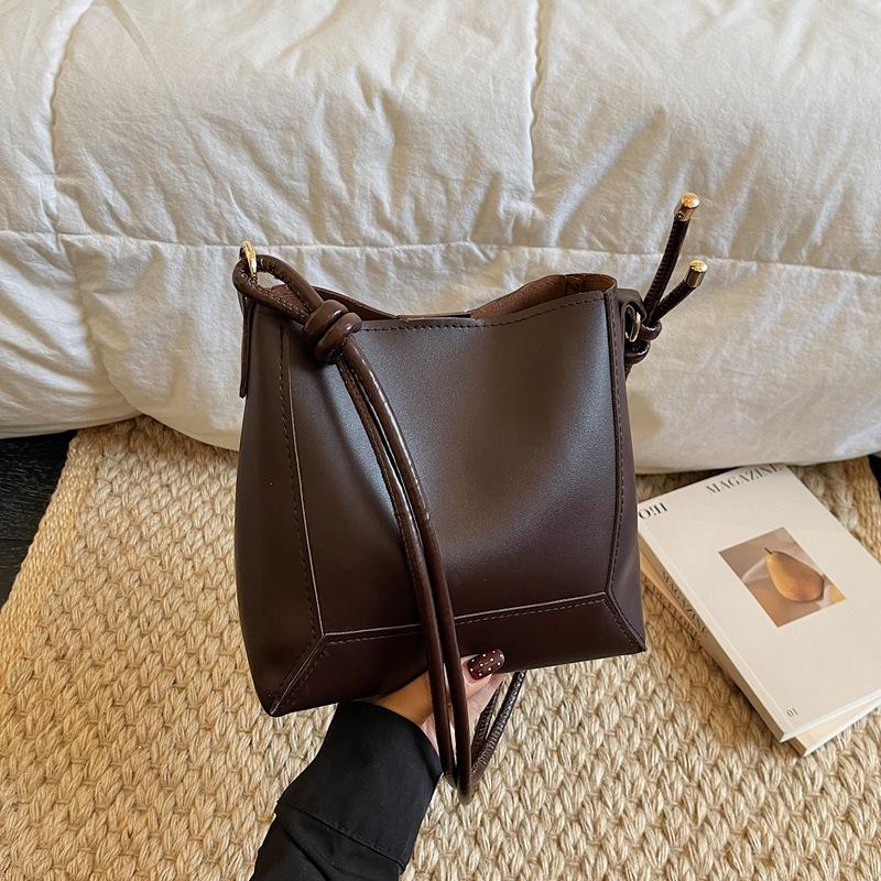 New Fashion Large Capacity Shoulder Bag Women Simple Crossbody Handle Bucket Bag Retro Style Versatile Texture Composite Bag