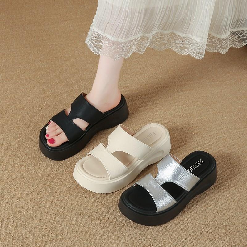 Summer Wear Thick-soled Heightening Cool Slippers for Women's 2025 New Retro Muffin One-word Soft-bottom Non-slip Beach Sandals