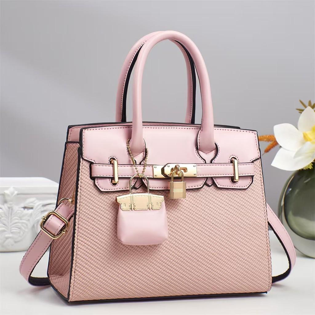 Pu Handbag For Women Large Tote Bag With Lock Closure And Inner Pockets For Daily Use