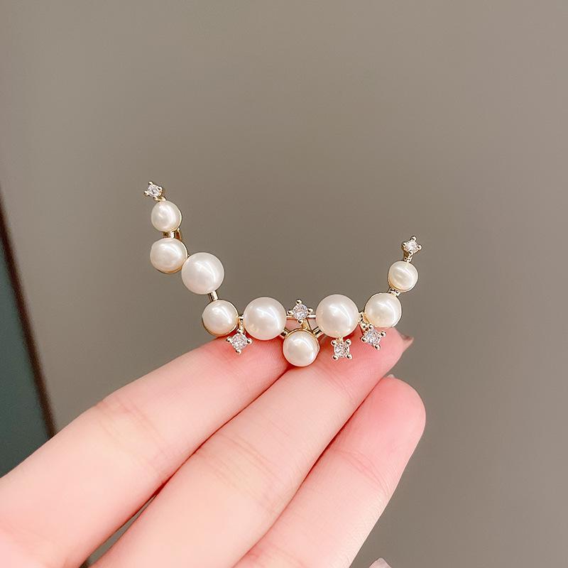Elegant Pearl Crescent Brooch - Versatile Women's Accessory Pin
