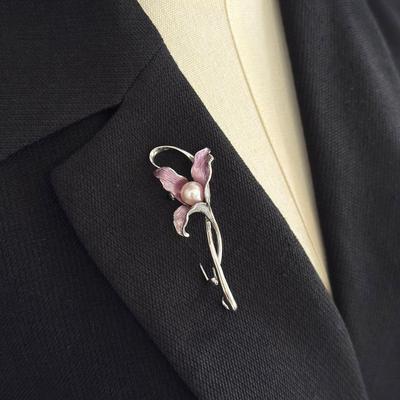 Flower Dance Freshwater Pearl Lily Brooch: Elegant, High-Quality, and Luxurious Accessory
