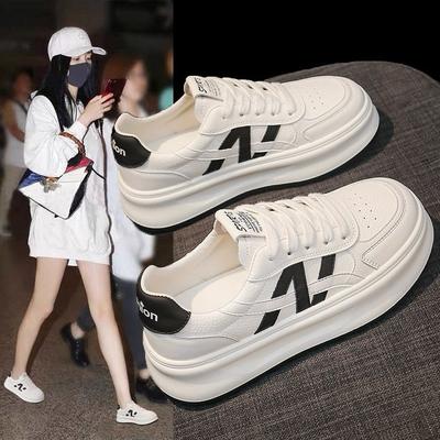 2025 beliebte kleine weiße Schuhe Damenschuhe Herbst neue dicke Sohle Schuhe vielseitige Studenten leichte Sportschuhe Freizeitschuhe Damen