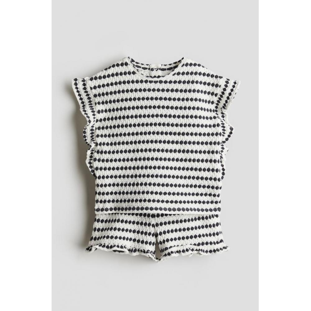 

Комплект из топа и шорт HM, белая точка