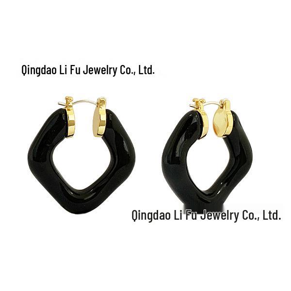 Lisa Style 2021 Trendy Geometric Round Earrings: Light Luxury Design