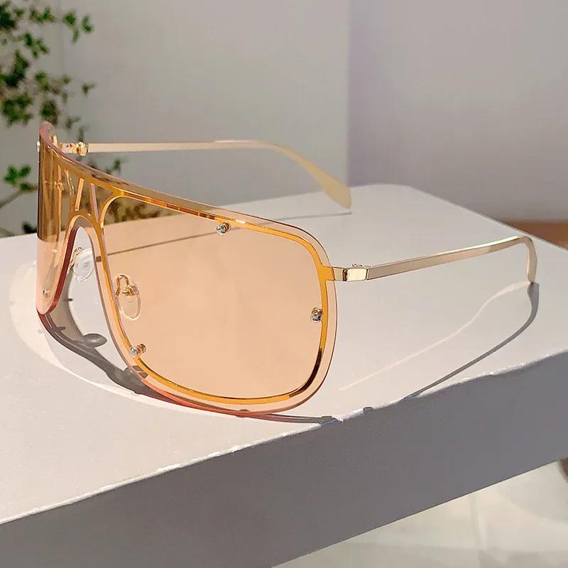 

Oversized Vintage Sunglasses Women For Men Luxury Brand Designer Sun Glasses Popular Outdoor Goggle Punk Rivet Big Frame Eyewear