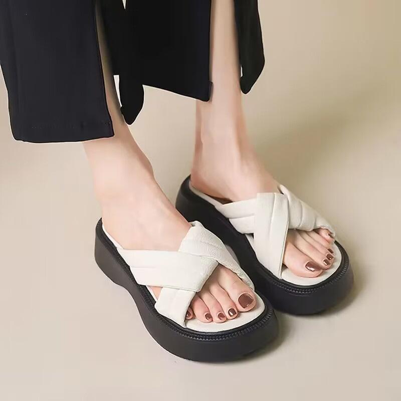 Foreign trade large size fashion outer wear one-word drag women in the summer of 2025 new thick-bottomed casual solid color sandals