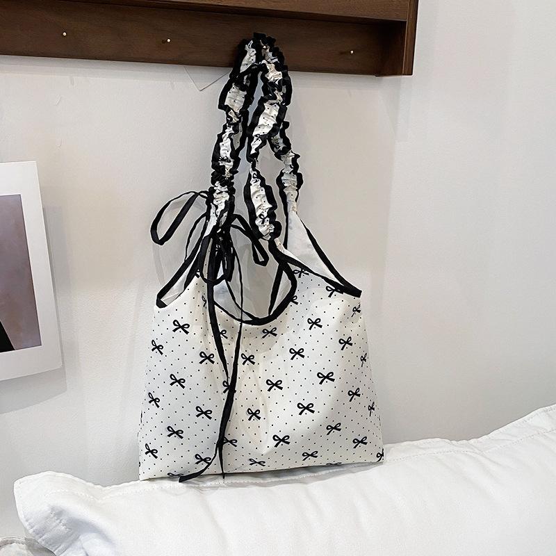 

Beautiful bow, sweet design sense, popular in summer, lightweight pleated, portable shoulder messenger bag for women белый