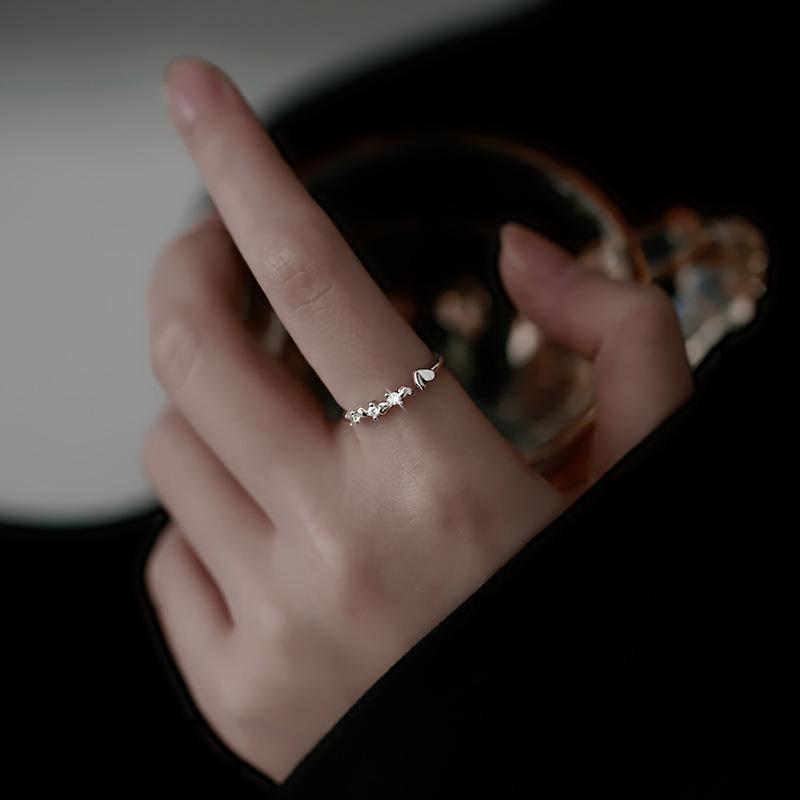 

Изысканное кольцо Love с инкрустацией бриллиантами, новая мода, индивидуальный легкий роскошный нишевый дизайн, холодный и элитный стиль