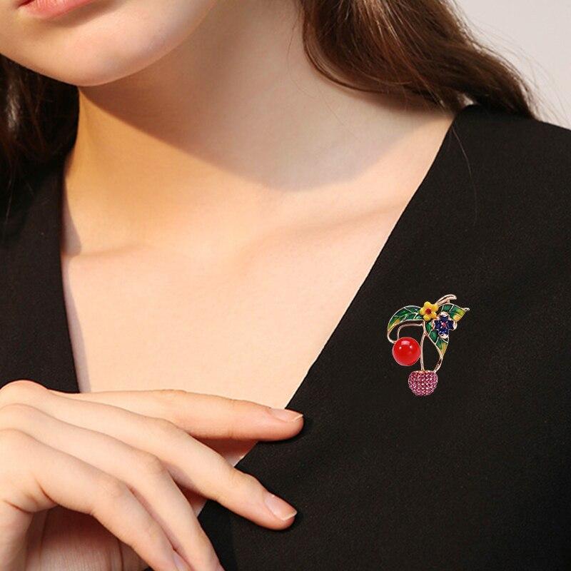 Blucome Nowe czerwone wiśnie broszki dla kobiet modne szpilki dżentelmen kapelusz ozdoba garnitur korsarz broszka kołnierz klip