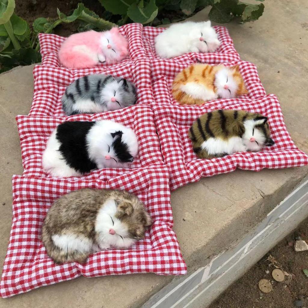 Bambuskohle Katze Auto Ornament mit Schmuckunterlage und Simulationskätzchen.