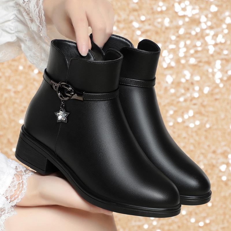 Boots female mother shoes autumn and winter women's shoes, new Martin boots soft-soled thick-heeled short boots velvet thermal cotton shoes