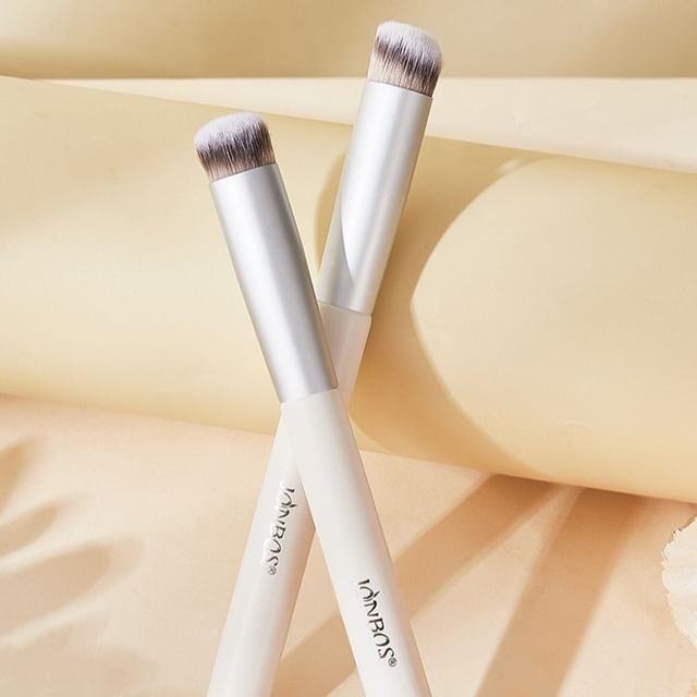Buttermilk - Concealer Brush