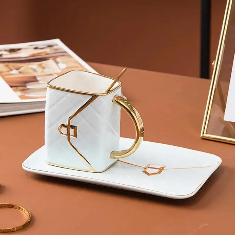 Handtaschenförmige Keramiktasse mit Untertasse Bestseller Vierfarbig Frühstück Milch Tasse mit Untertasse Dim Sum Keramiktasse Dessertteller Tasse YA088