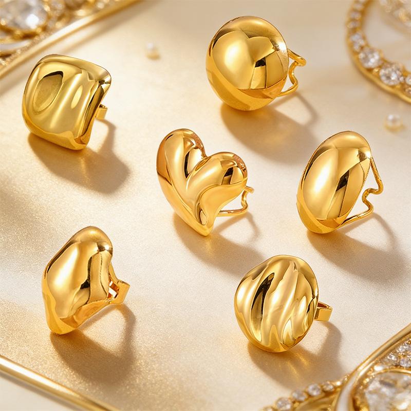 Large-sized Heart-shaped Open Titanium Steel Ring for Women, 18K Gold, Elegant and Versatile, with A High-end Feel.