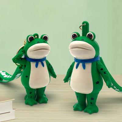 Kľúčenka Žaba Tlačidlo Pozdravujúce Spojené Ruky Realistická Textúra Modrý Šál Žaba Kľúčenka Mini Prenosná Karabína Prívesok na Batoh