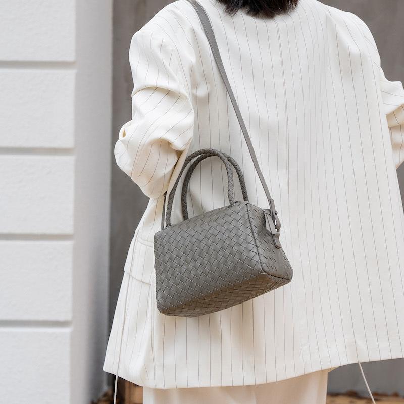 Trendy Women's Bag Versatile Woven Top Layer Sheepskin Hand-woven Hand-carried Cross-body Pillow Wrap Sheepskin Weaving
