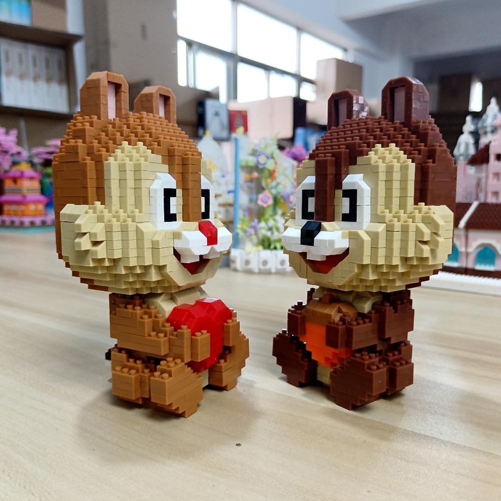 Cute Cartoon Squirrel Micro Mini Building Set - DIY Diamond Bricks Puzzle for Home Decor, STEM Educational Gift for Boys Girls