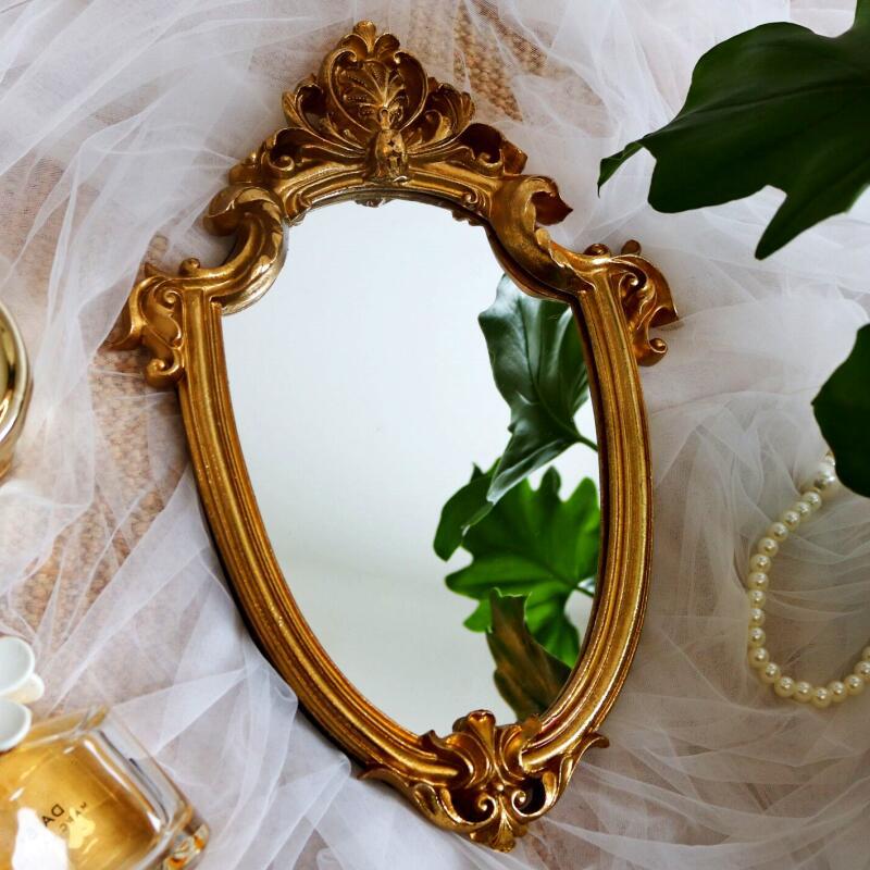 European Retro Embossed Vanity Mirror: Wall-Mountable, Single-Sided, Light Luxury Tabletop Makeup Mirror Small Mirror: 22*33CM