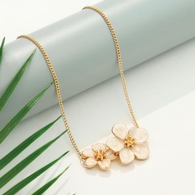 Elegant Fairy White Flower Patchwork Necklace for Women - Light Luxury Clavicle Chain, Versatile Niche Design Jewelry
