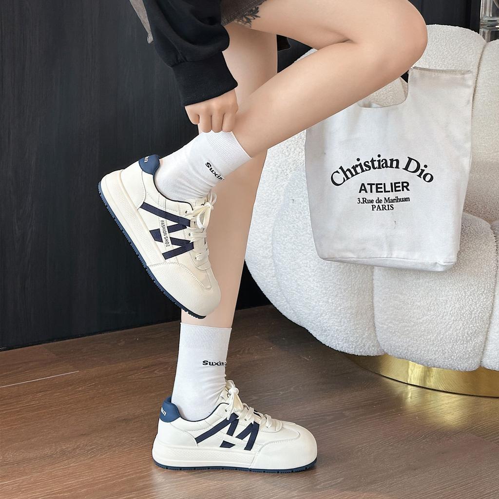 Leather thick-soled heightening women's autumn new light and not tired feet round head versatile sports and leisure shoes