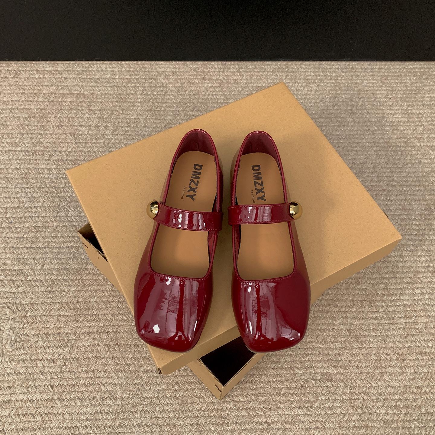 

Французский красный ретро квадратный носок светлая пасть низкий каблук одинарная обувь женская лето 2025 новая с юбкой универсальные туфли Мэри Джейн 40