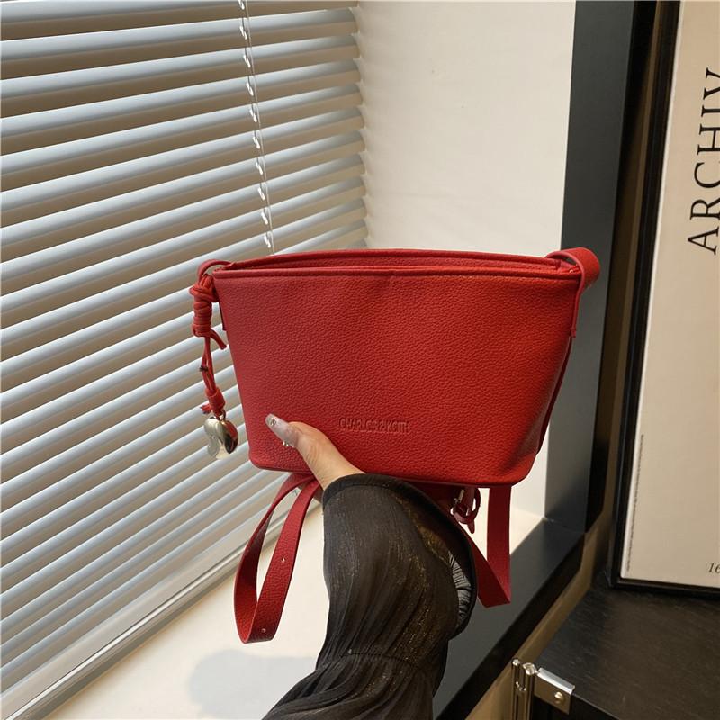 Summer fashion shoulder bag new fashion light luxury casual women shoulder messenger bag essential women bag wholesale